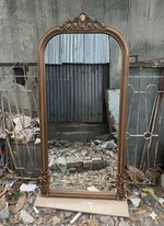 Decorative hanging mirror